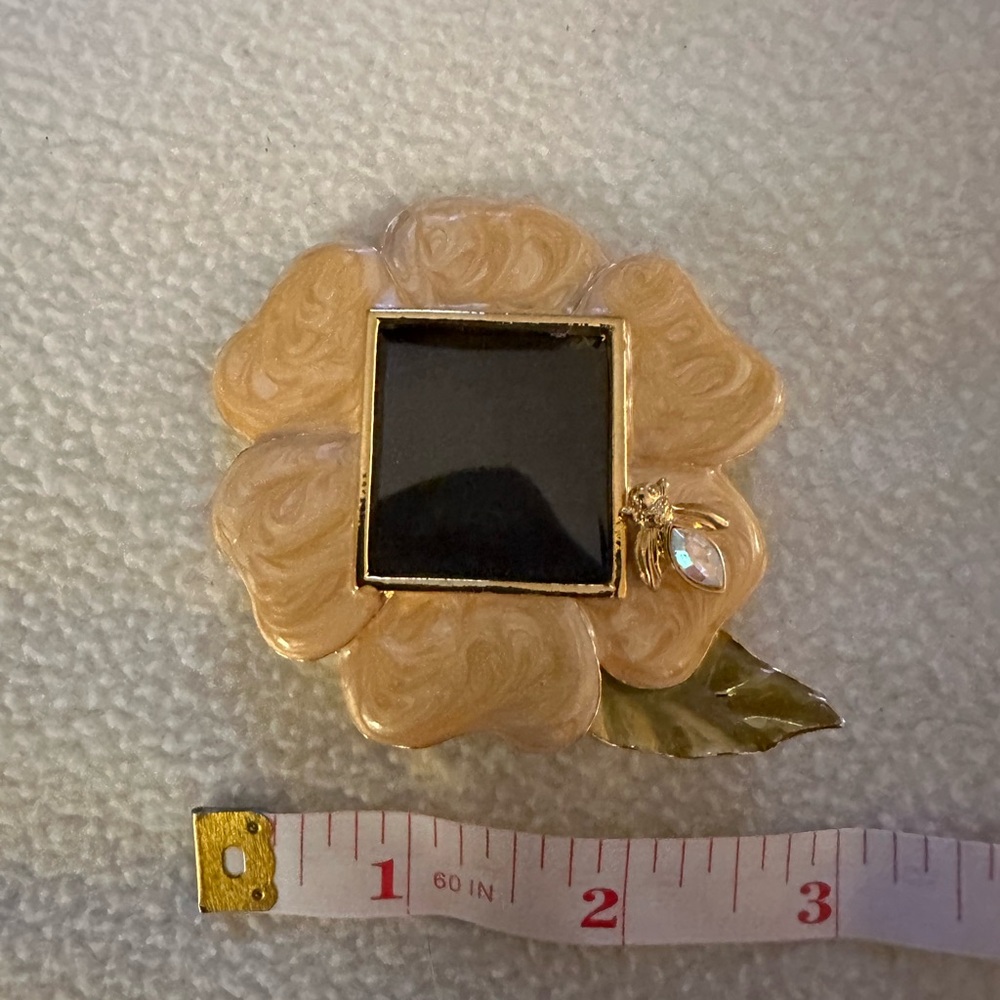 Elegant Floral Picture Frame with Black Center